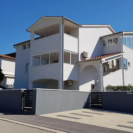 Melanie Apartment