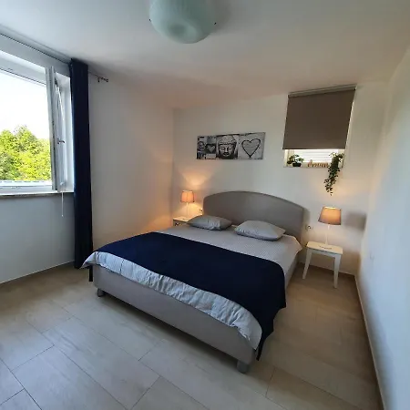 Melanie Apartment